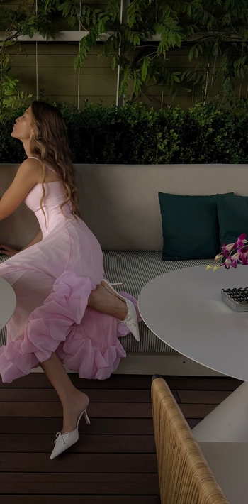 Zoë Pastelle Holthuizen