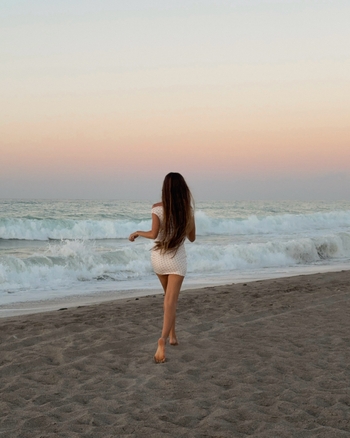 Zoë Pastelle Holthuizen