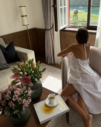 Zoë Pastelle Holthuizen