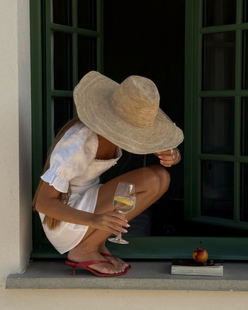 Zoë Pastelle Holthuizen