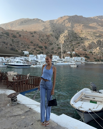 Zoë Pastelle Holthuizen