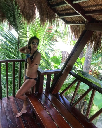 Ana Abad Santos