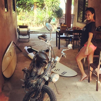 Ana Abad Santos