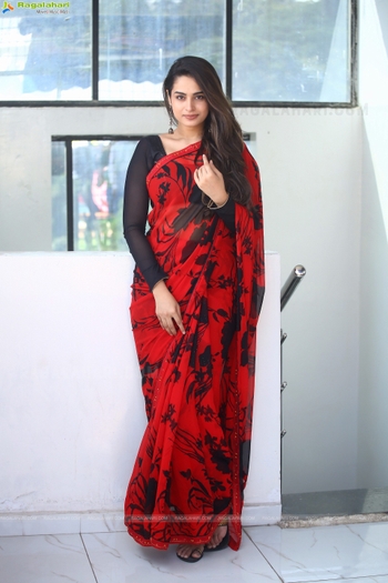 Ayesha Khan