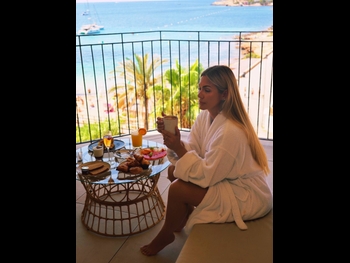  alt="Livia Andrade"
