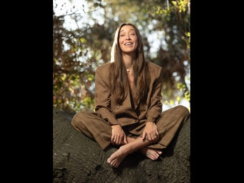  alt="Alana Hadid"