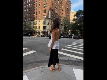  alt="Leandra Medine"