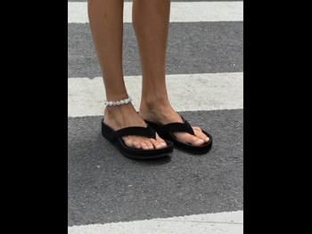  alt="Leandra Medine"