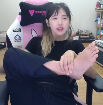 Yoo 'Jinnytty' Yoonjin