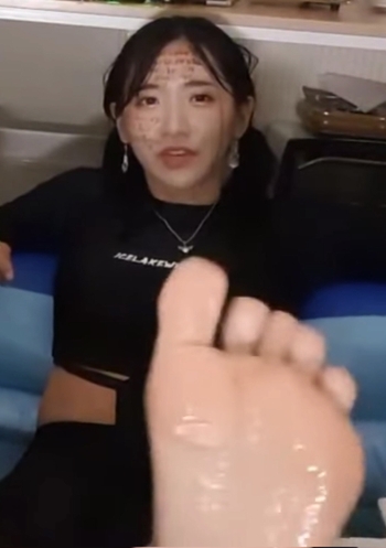 Yoo 'Jinnytty' Yoonjin