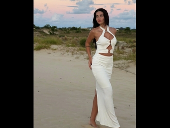  alt="Bruna Gomes"
