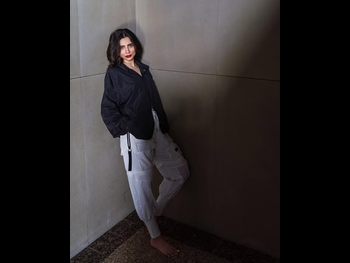  alt="Zara Khan"