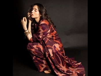  alt="Zara Khan"