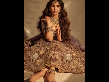  alt="Zara Khan"