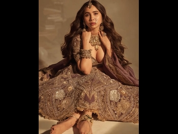  alt="Zara Khan"