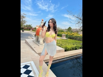  alt="Zara Khan"