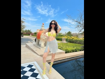  alt="Zara Khan"