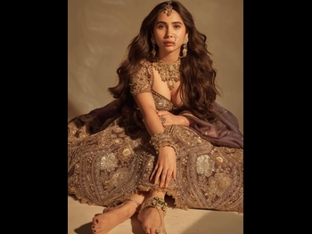  alt="Zara Khan"