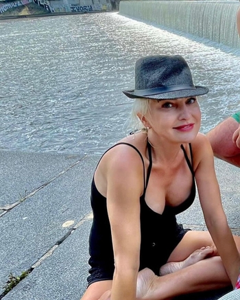 Bára Nesvadbová