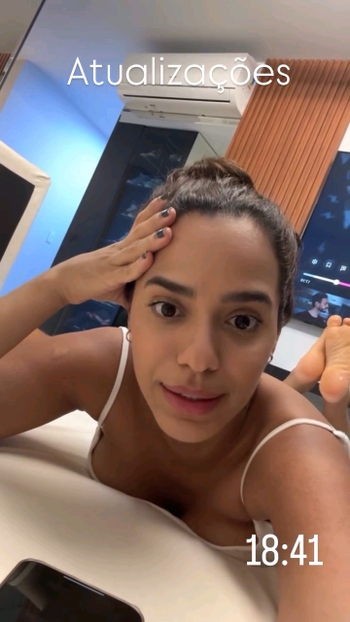 Mirella Santos