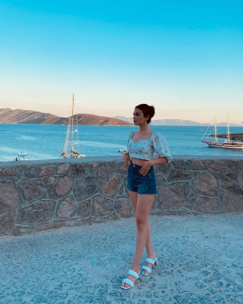 Özge Yagiz
