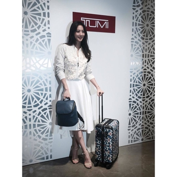 Claudia Kim