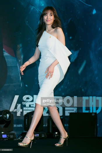 Claudia Kim
