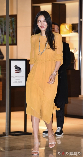 Claudia Kim