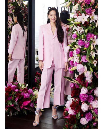 Claudia Kim