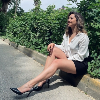 Özge Özacar