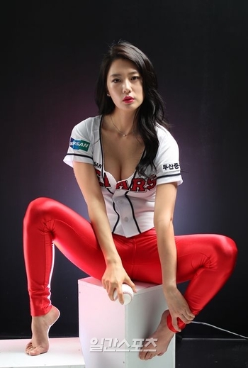 Clara Lee