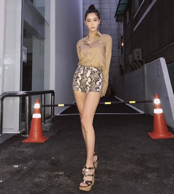 Clara Lee