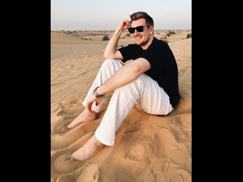  alt="Oli White"