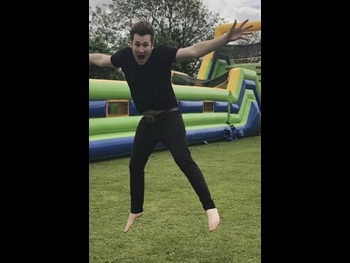  alt="Oli White"
