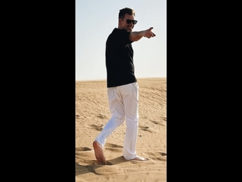  alt="Oli White"