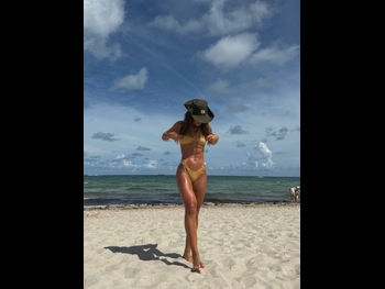  alt="Camila Coelho"
