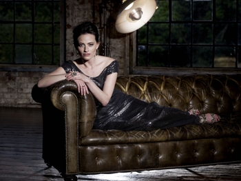 Lara Pulver