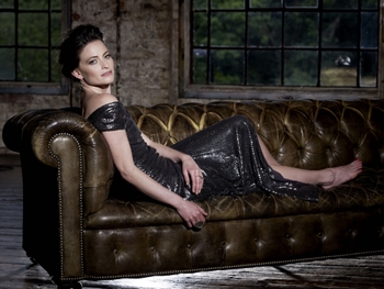 Lara Pulver