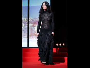  alt="Chloe Zhao"