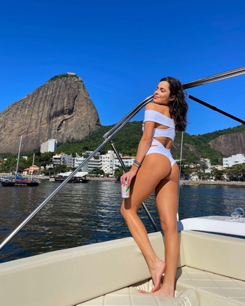 Mayla Araújo