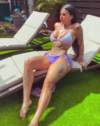 Kat Flores