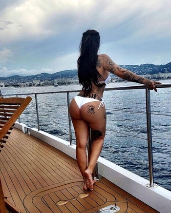 Kat Flores