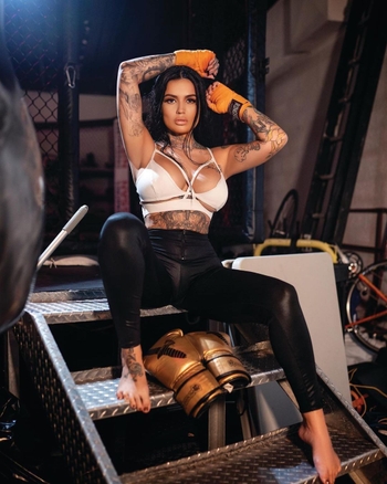 Kat Flores