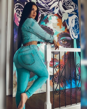 Kat Flores