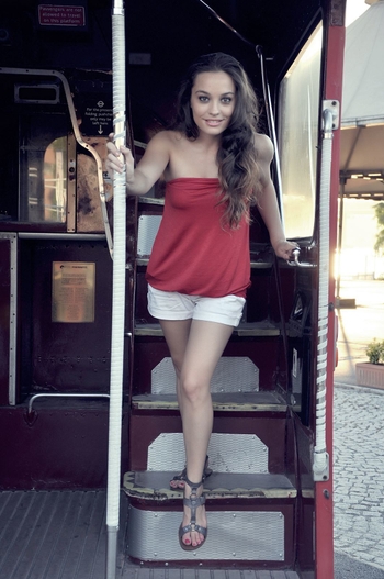 Özge Sezince