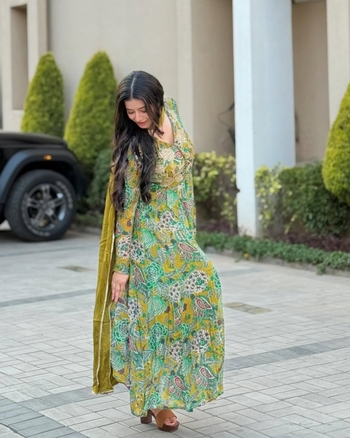 Alisha Parveen Khan