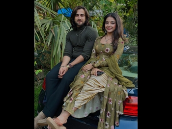  alt="Khushi Dubey"