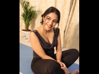  alt="Khushi Dubey"