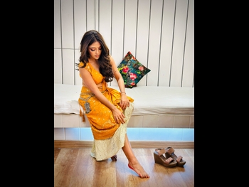  alt="Khushi Dubey"