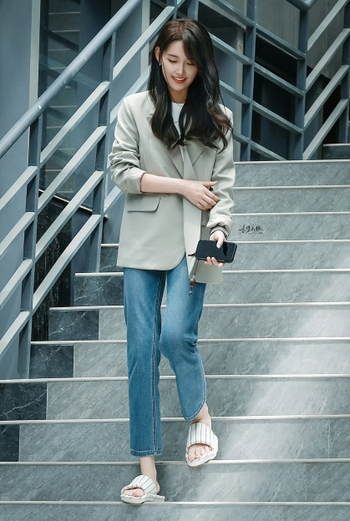 Yiyi Jiang